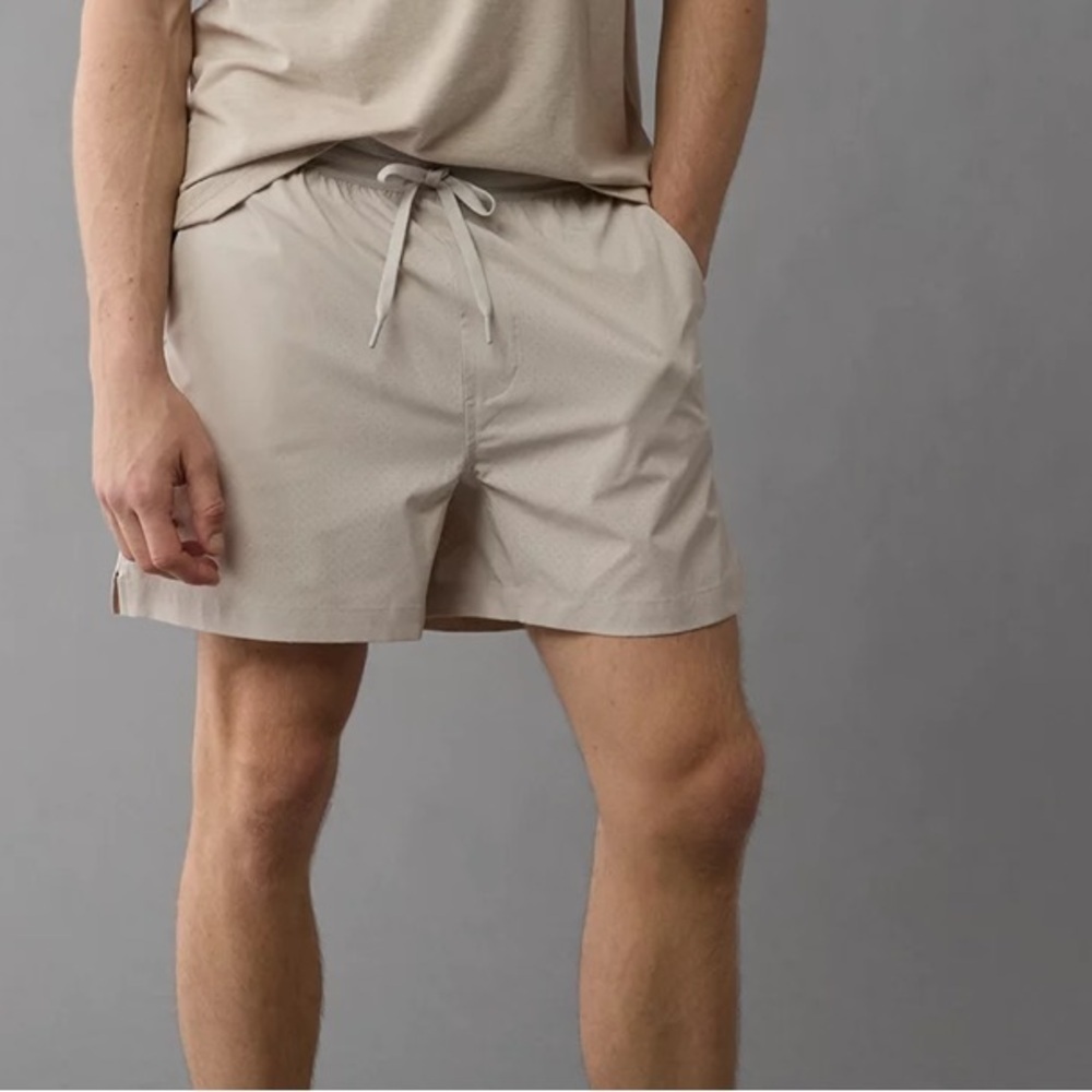AE 24/7 5" Lined Training Short NWT